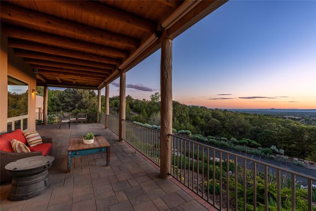 1035 Sierra Del Norte, Santa Fe, NM 87501