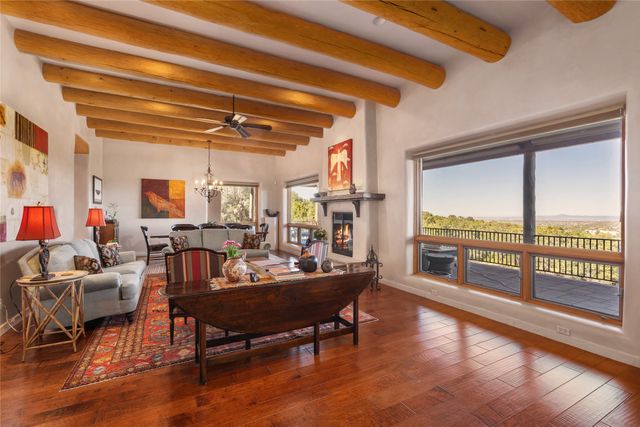 1035 Sierra Del Norte, Santa Fe, NM 87501