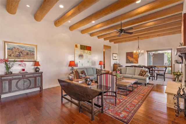 1035 Sierra Del Norte, Santa Fe, NM 87501