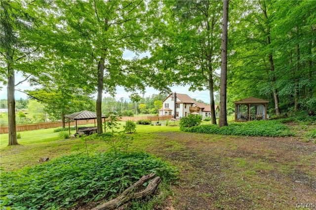 8806 State Route 5, Manlius, NY 13037