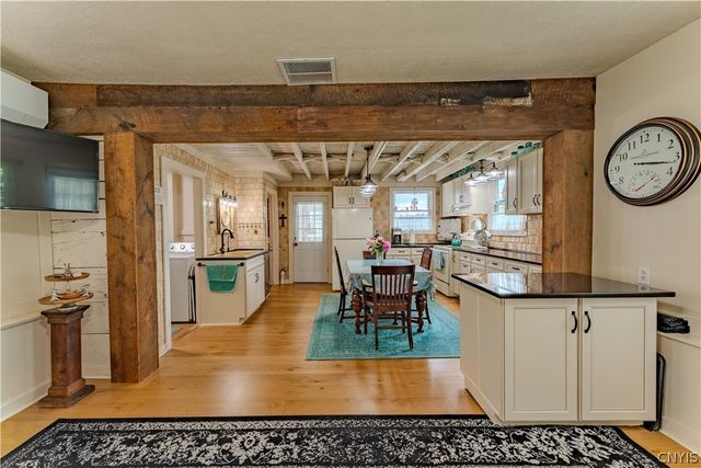 8806 State Route 5, Manlius, NY 13037