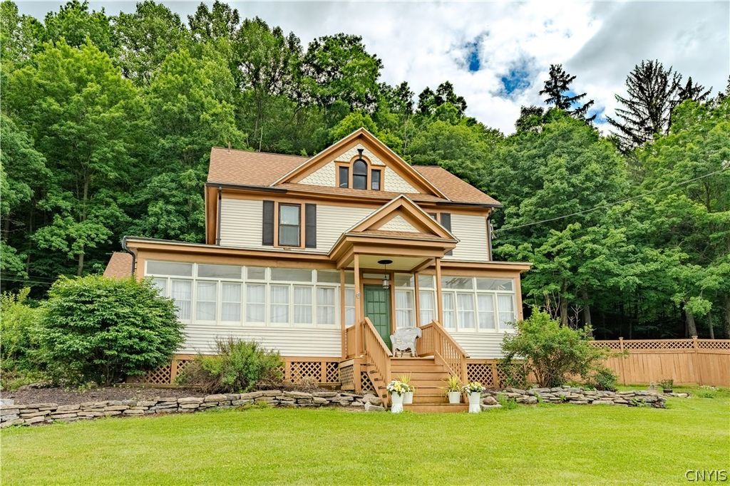 8806 State Route 5, Manlius, NY 13037