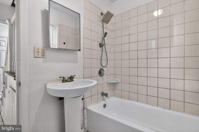 5023 C ST SE, Washington, DC 20019