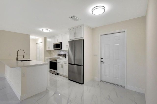 2016 Avenue S, Riviera Beach, FL 33404