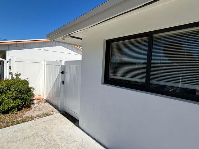 2016 Avenue S, Riviera Beach, FL 33404