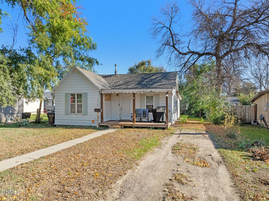 928 1st Avenue W, Williston, ND 58801 photo 2