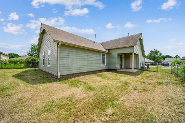 419 E Dogwood Street, Coweta, OK 74429
