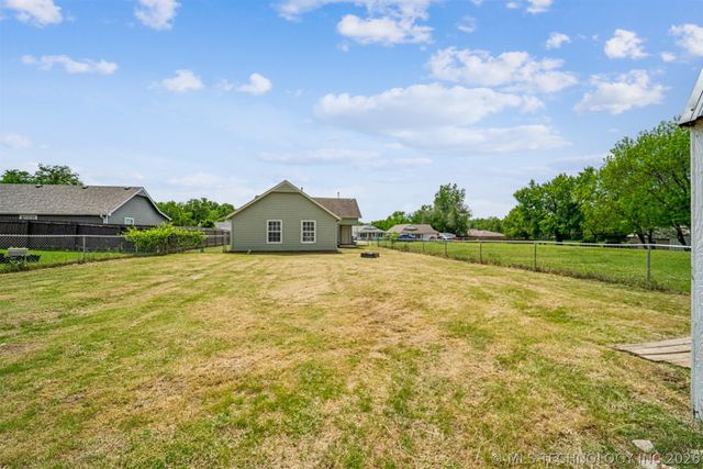 419 E Dogwood Street, Coweta, OK 74429