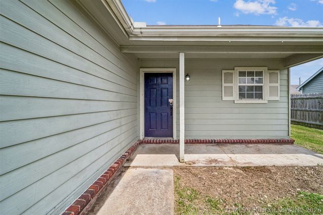 419 E Dogwood Street, Coweta, OK 74429