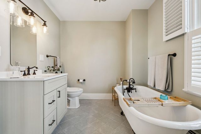 45 Post Road, North Hampton, NH 03862