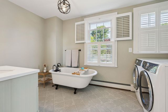45 Post Road, North Hampton, NH 03862