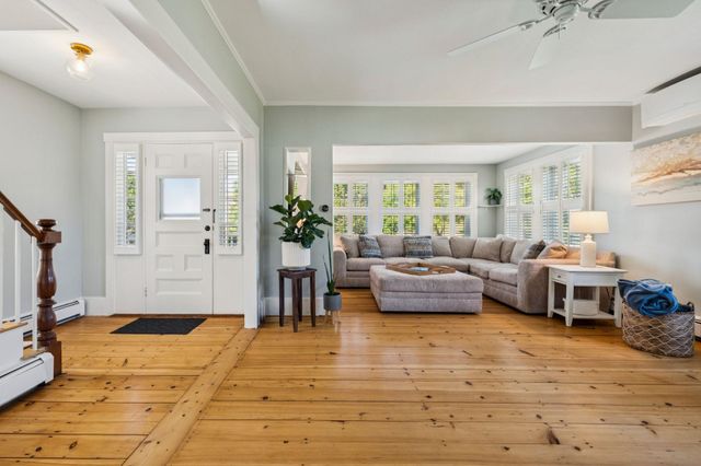 45 Post Road, North Hampton, NH 03862