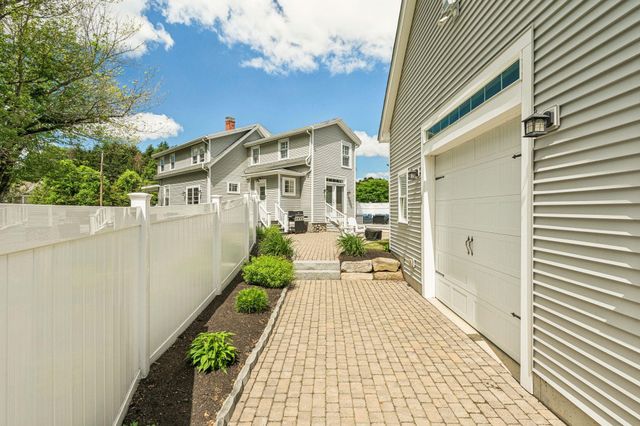 45 Post Road, North Hampton, NH 03862