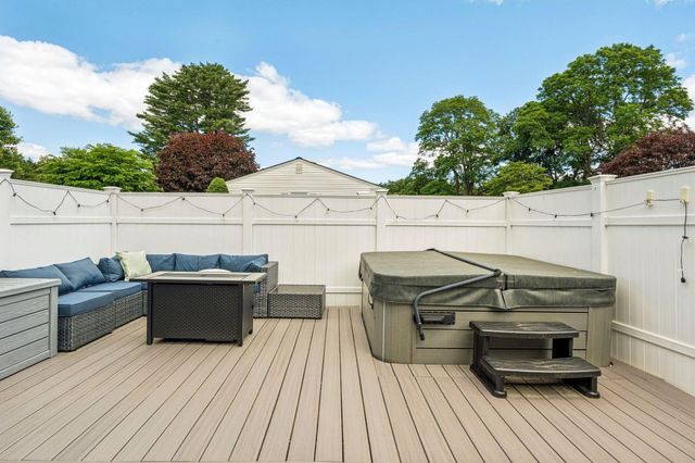 45 Post Road, North Hampton, NH 03862