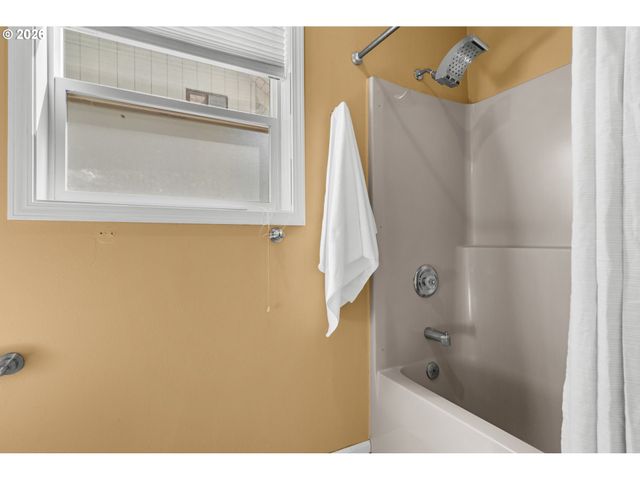 2495 PARK FOREST Dr, Eugene, OR 97405