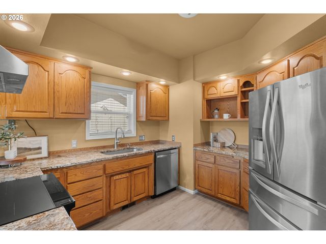 2495 PARK FOREST Dr, Eugene, OR 97405