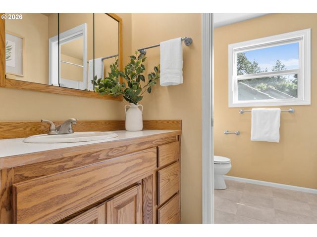 2495 PARK FOREST Dr, Eugene, OR 97405