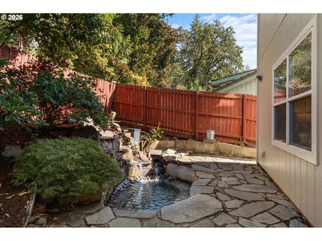 2495 PARK FOREST Dr, Eugene, OR 97405