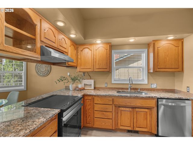 2495 PARK FOREST Dr, Eugene, OR 97405