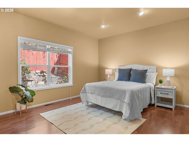 2495 PARK FOREST Dr, Eugene, OR 97405
