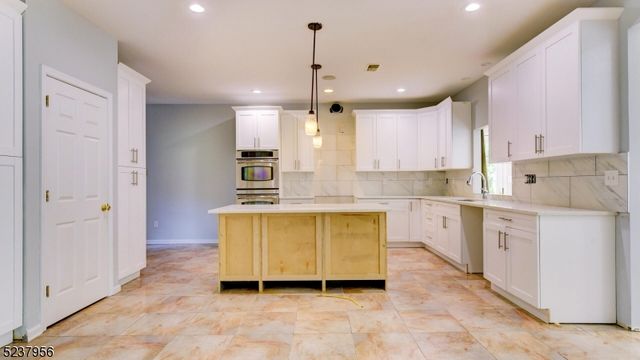 15 Berry Ct, Mount Olive Twp., NJ 07836