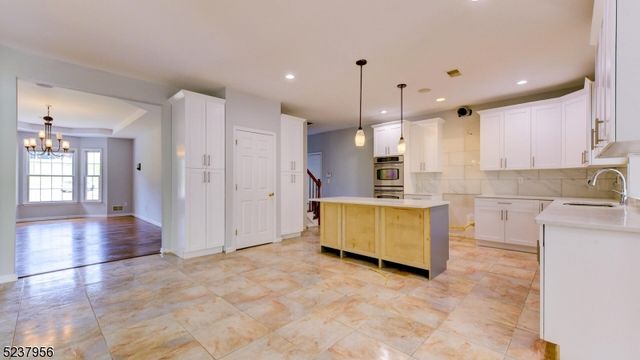 15 Berry Ct, Mount Olive Twp., NJ 07836