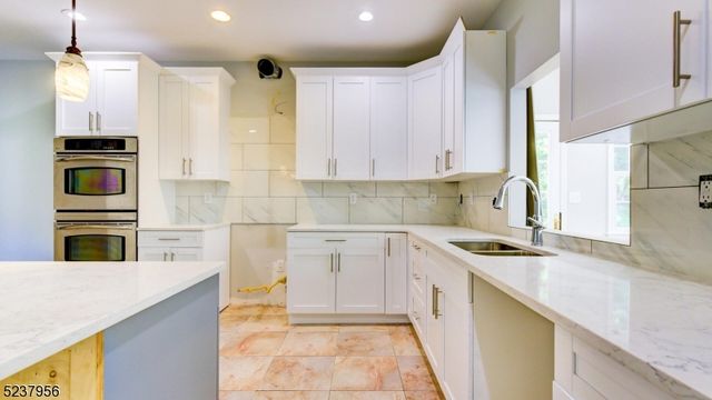 15 Berry Ct, Mount Olive Twp., NJ 07836