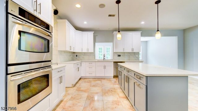 15 Berry Ct, Mount Olive Twp., NJ 07836