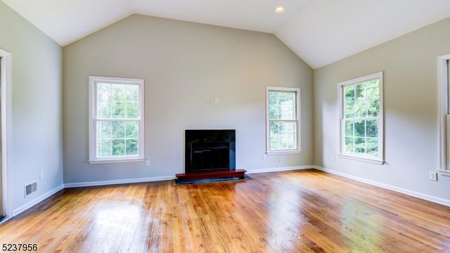 15 Berry Ct, Mount Olive Twp., NJ 07836