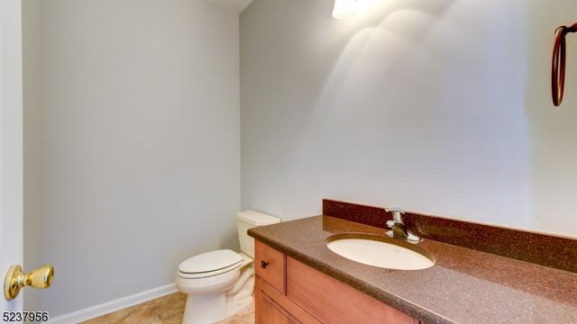 15 Berry Ct, Mount Olive Twp., NJ 07836