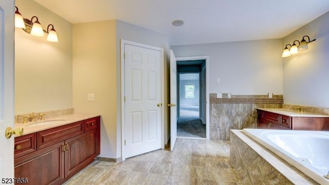 15 Berry Ct, Mount Olive Twp., NJ 07836