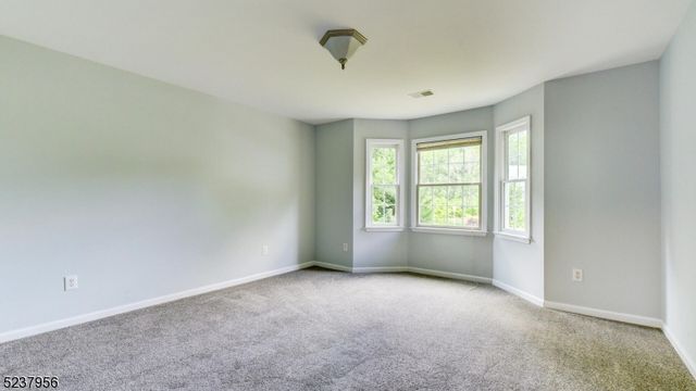 15 Berry Ct, Mount Olive Twp., NJ 07836