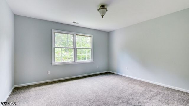 15 Berry Ct, Mount Olive Twp., NJ 07836