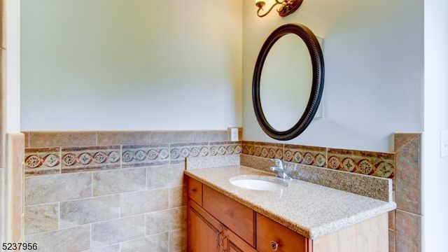 15 Berry Ct, Mount Olive Twp., NJ 07836