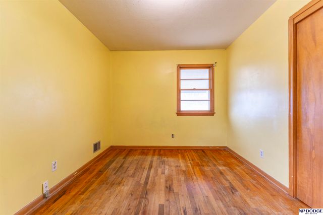 5454 S 50th Street, Omaha, NE 68117