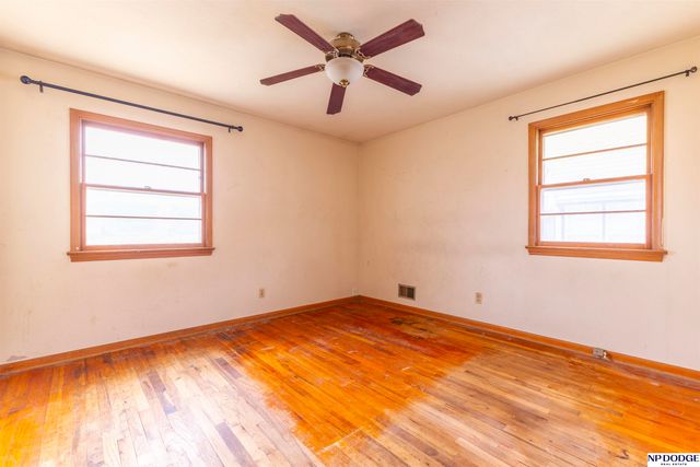 5454 S 50th Street, Omaha, NE 68117