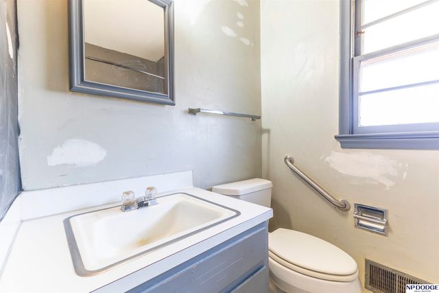 5454 S 50th Street, Omaha, NE 68117