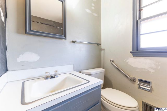 5454 S 50th Street, Omaha, NE 68117