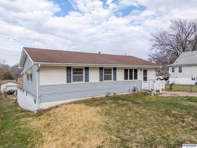 5454 S 50th Street, Omaha, NE 68117