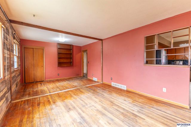 5454 S 50th Street, Omaha, NE 68117