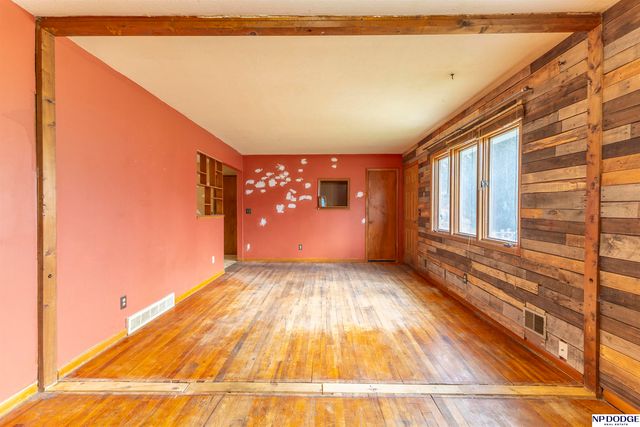 5454 S 50th Street, Omaha, NE 68117