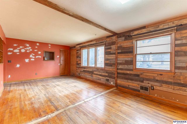 5454 S 50th Street, Omaha, NE 68117