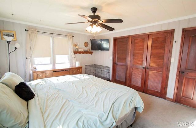 556 Whitelaw Avenue, Wood River, IL 62095