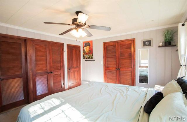 556 Whitelaw Avenue, Wood River, IL 62095
