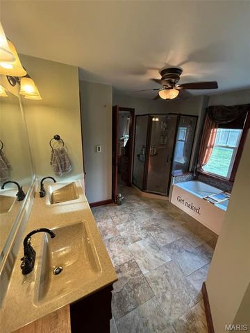 556 Whitelaw Avenue, Wood River, IL 62095