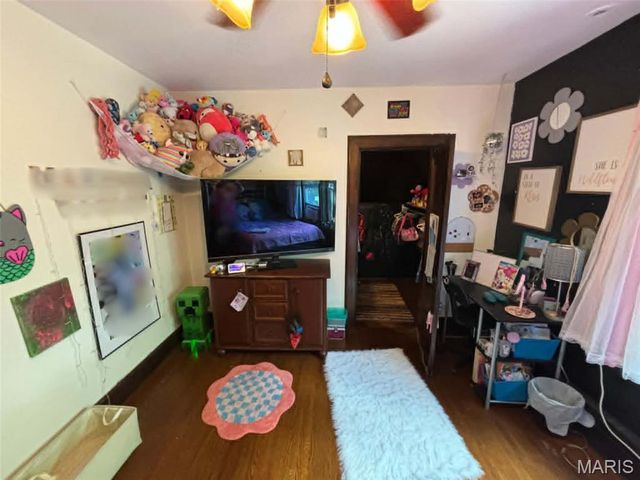 556 Whitelaw Avenue, Wood River, IL 62095