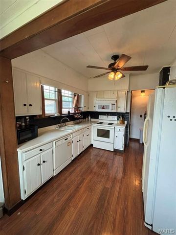 556 Whitelaw Avenue, Wood River, IL 62095