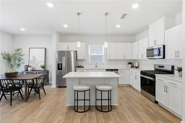 407 Chesney Place, Thomasville, NC 27360