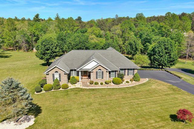 137 Whispering Meadows LN, Wirtz, VA 24184