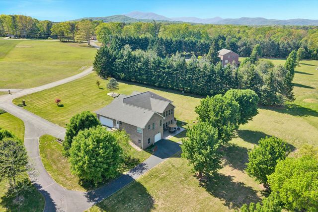 137 Whispering Meadows LN, Wirtz, VA 24184